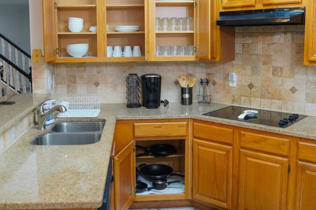 Вилла Remodeled Luxury With Proximity Льюисвилл Экстерьер фото