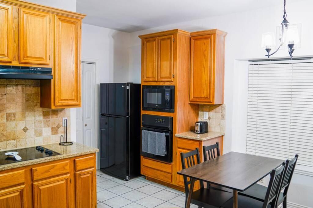 Вилла Remodeled Luxury With Proximity Льюисвилл Экстерьер фото